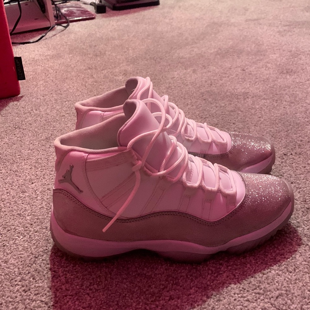 Jordan 11 retro white Metallic Silver (woman’s)